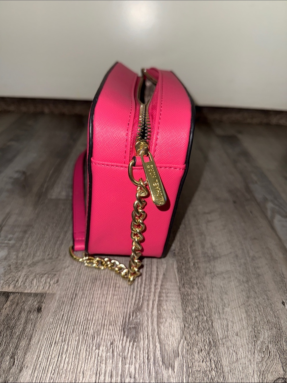 Michael Kors Fuchsia Jet Set Saffiano Crossbody with Gold Hardware - Picture 7 of 8